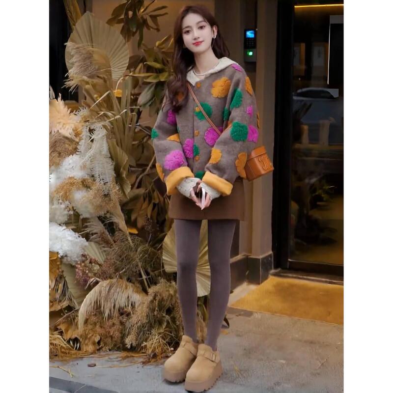 This Year's Trendy Chanel-Style Woolen Coat for Women, Autumn 2025 New Model, with Three-Dimensional Flowers, Thick Padded Short Jacket