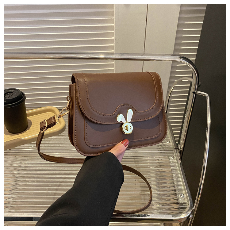 Hochwertige strukturierte kleine Tasche für Damen Sommer 2023 neue Nischen-Umhängetasche mit einer Schulter modische Damen beliebte kleine quadratische Tasche_voghion.com