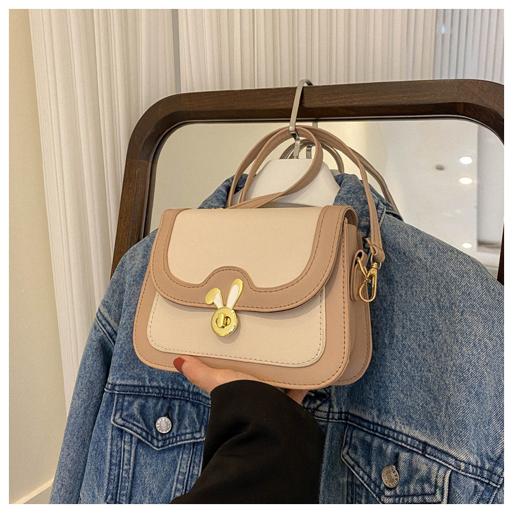 Hochwertige strukturierte kleine Tasche für Damen Sommer 2023 neue Nischen-Umhängetasche mit einer Schulter modische Damen beliebte kleine quadratische Tasche_voghion.com