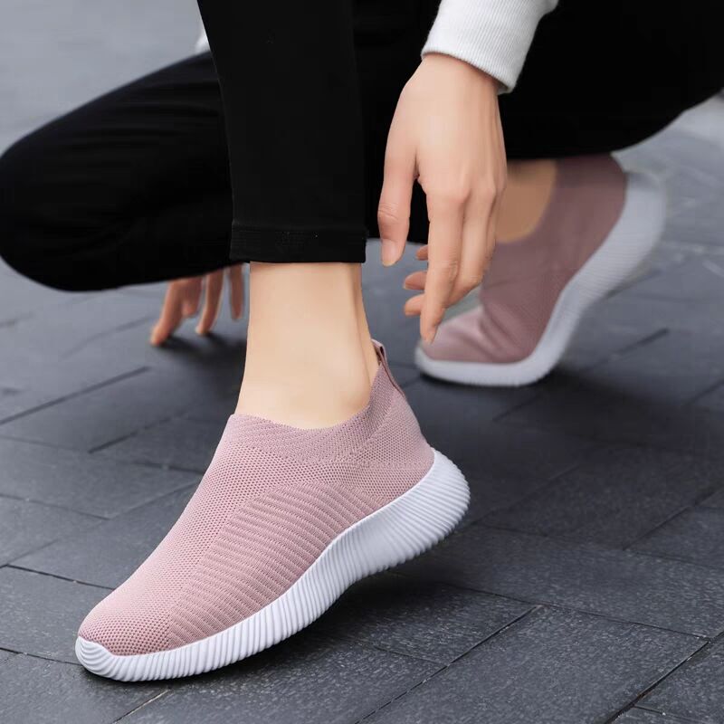 Autumn and Winter Fly-Knit Sneakers for Women, Fleece-Lined, Warm, Slip-On, Laceless Running Shoes, Soft-Soled Sock Shoes, Non-Slip, Lightweight Shoes