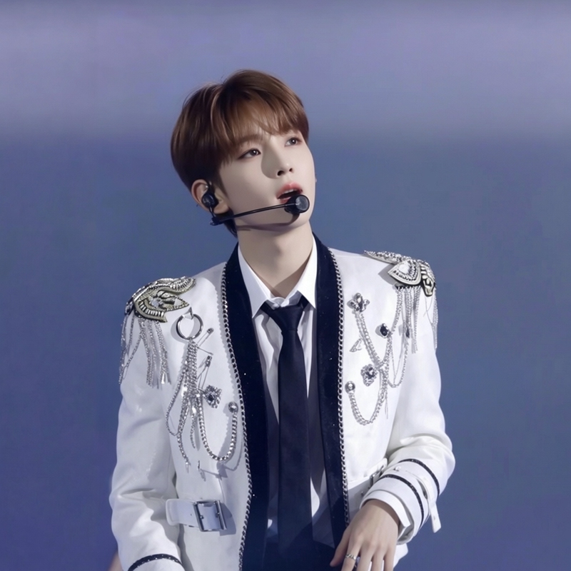 Korean Boy Group Stage Outfits, Streamer Performance Costumes, Competition Performance Costumes, Tassel Epaulettes, White Suit, Male Singer Clothing Korean Boy Group Stage Outfits, Streamer Performance Costumes, Competition Performance Costumes, Tassel Epaulettes, White Suit, Male Singer Clothing