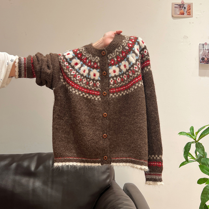 Retro Style Fair Isle New Year Outfit Thickeneded Sweater Jacket for Women 2025 Autumn and Winter Contrasting Color Knitted Cardigan Top
