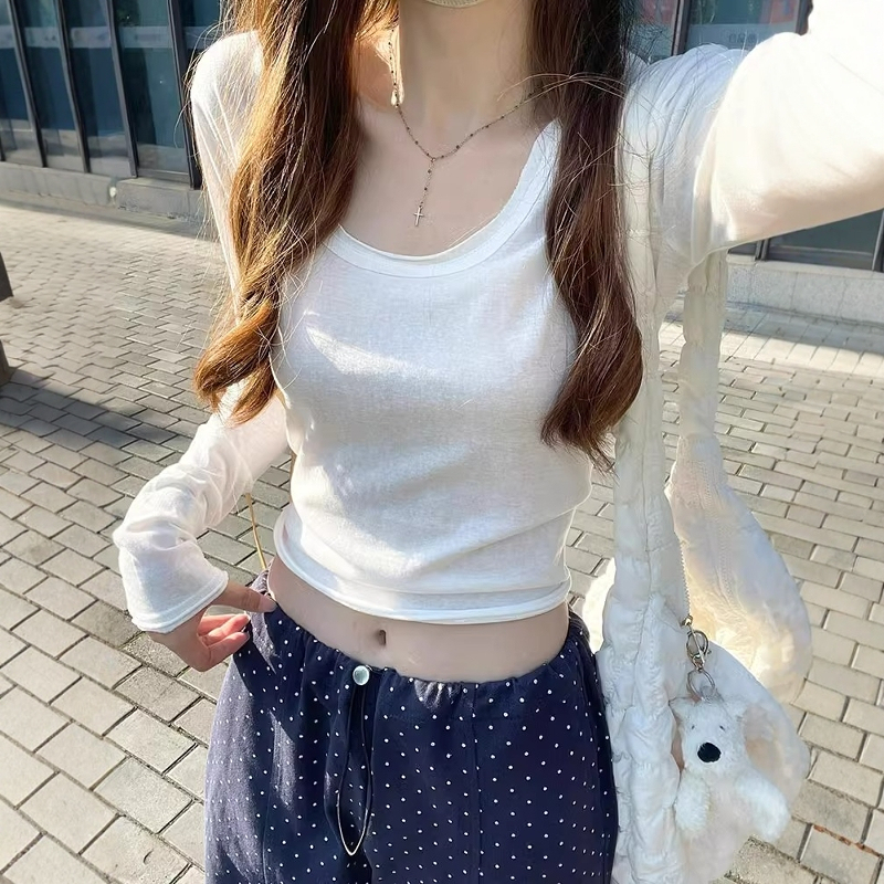 White Pure and Elegant Style Off-Shoulder U-Neck Long-Sleeve T-Shirt for Women, Spring Slim-Fit Short Top with Large Neckline, Base Layer Shirt