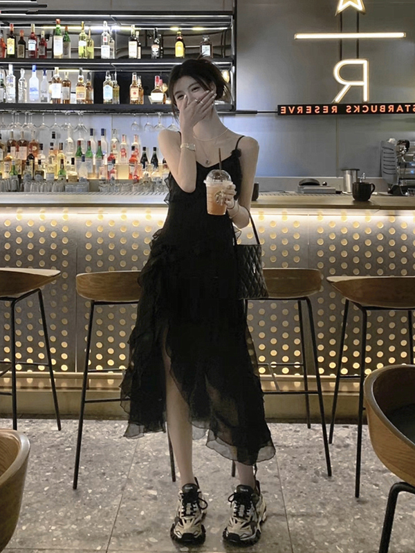 French Hepburn Style Slit Suspender Dress for Women, Summer High-End Waist-Cinching Lace Little Black Dress, Chiffon Beach Dress
