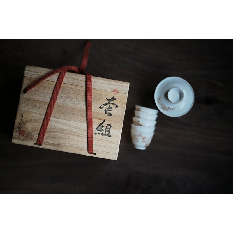 Taichu Lotus Hall Handmade ceramic lid bowl Alum red cup set set hand-painted plum branch Miyun Zhai