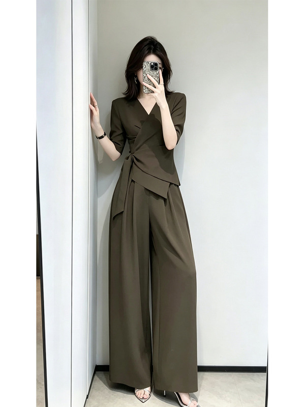 High-End Plus-Size Summer Fashion Set for Women, Fat-Friendly, Slimming Top and Wide-Leg Pants Two-Piece Set 100kg High-End Plus-Size Summer Fashion Set for Women, Fat-Friendly, Slimming Top and Wide-Leg Pants Two-Piece Set 100kg