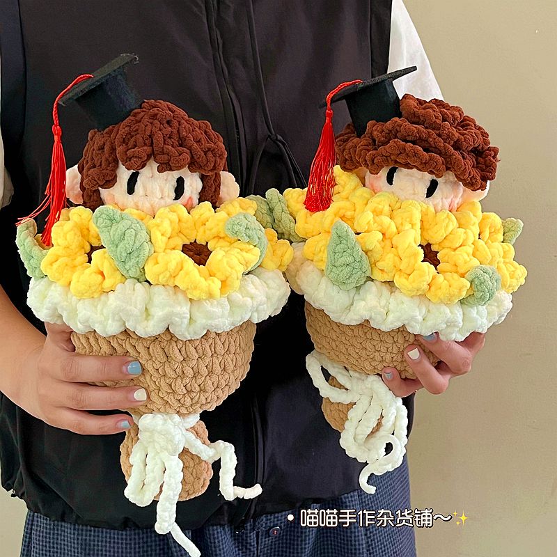 DIY Creative Crochet Doctoral Cap Doll Holding Flowers Finished Product Handmade Crochet Master's Graduation Season Gift for Friends DIY Creative Crochet Doctoral Cap Doll Holding Flowers Finished Product Handmade Crochet Master's Graduation Season Gift for Friends