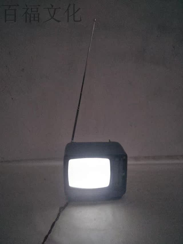 Old objects 8 90s Black and white TV Mini small TV set nostalgic collection props decoration