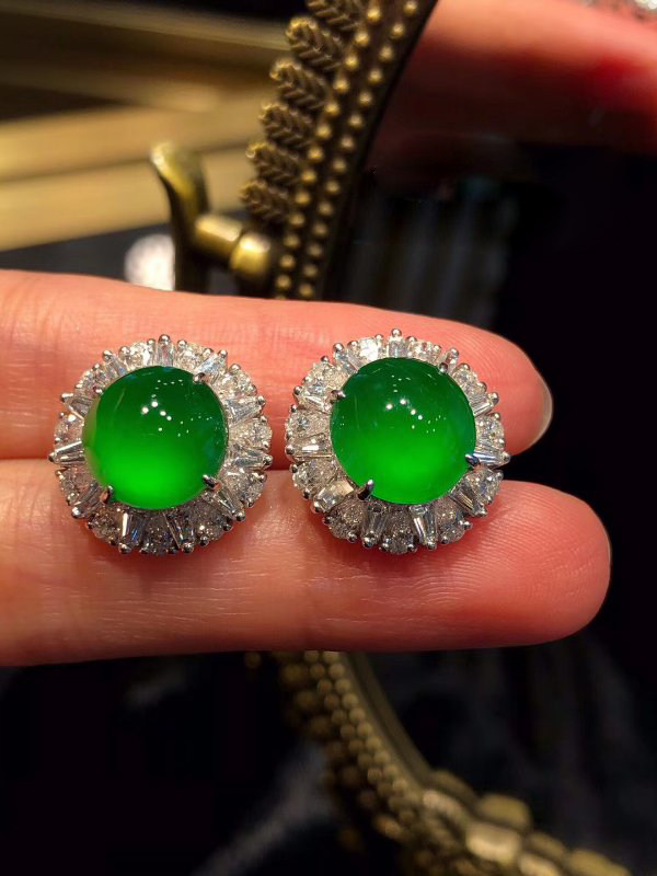 Natural ice species Zhengyang green jadeite earrings 18k gold inlaid earrings Myanmar a goods egg face full green earrings women