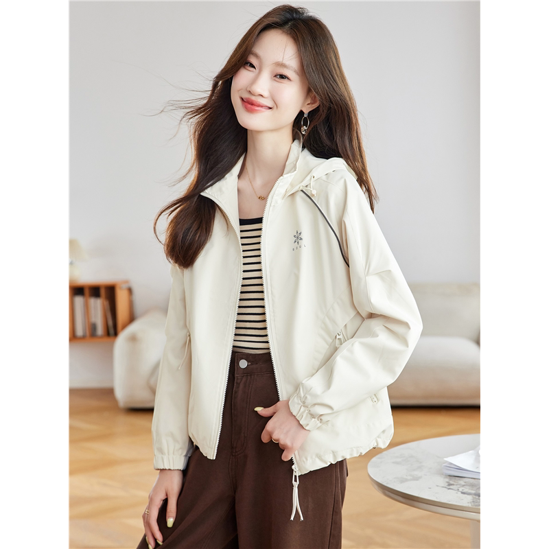 Short Jacket for Women, Spring and Autumn 2026 New Style, Loose Fit for Petite Figures, Hooded Trench Coat, Casual Sports Softshell Jacket Top
