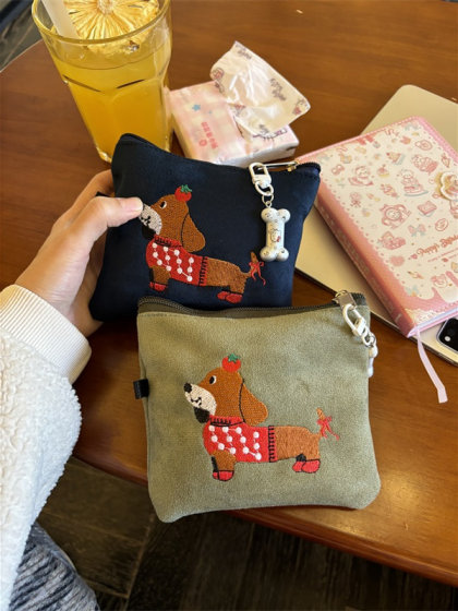 可爱麂皮绒腊肠狗卡包收纳包外出便携随身包耳机口红姨妈巾收纳包