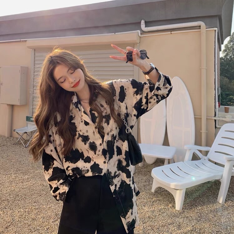 Retro Hong Kong Style Black Cow Print Long-Sleeved Shirt for Women, Spring & Fall Design, Niche Elegant, Layered Loose Printed Top