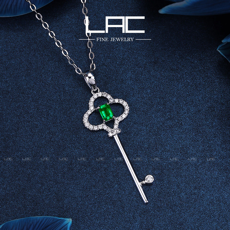 LAC high-end jewelry natural emerald pendant female 18K gold color treasure pendant (chain not included)