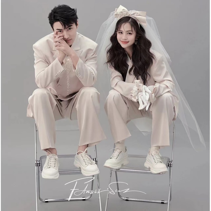 Photography props suitable for photo sessions, classic suit jacket for beloved, atmospheric magazine, clothing suitable for men and women Photography props suitable for photo sessions, classic suit jacket for beloved, atmospheric magazine, clothing suitable for men and women