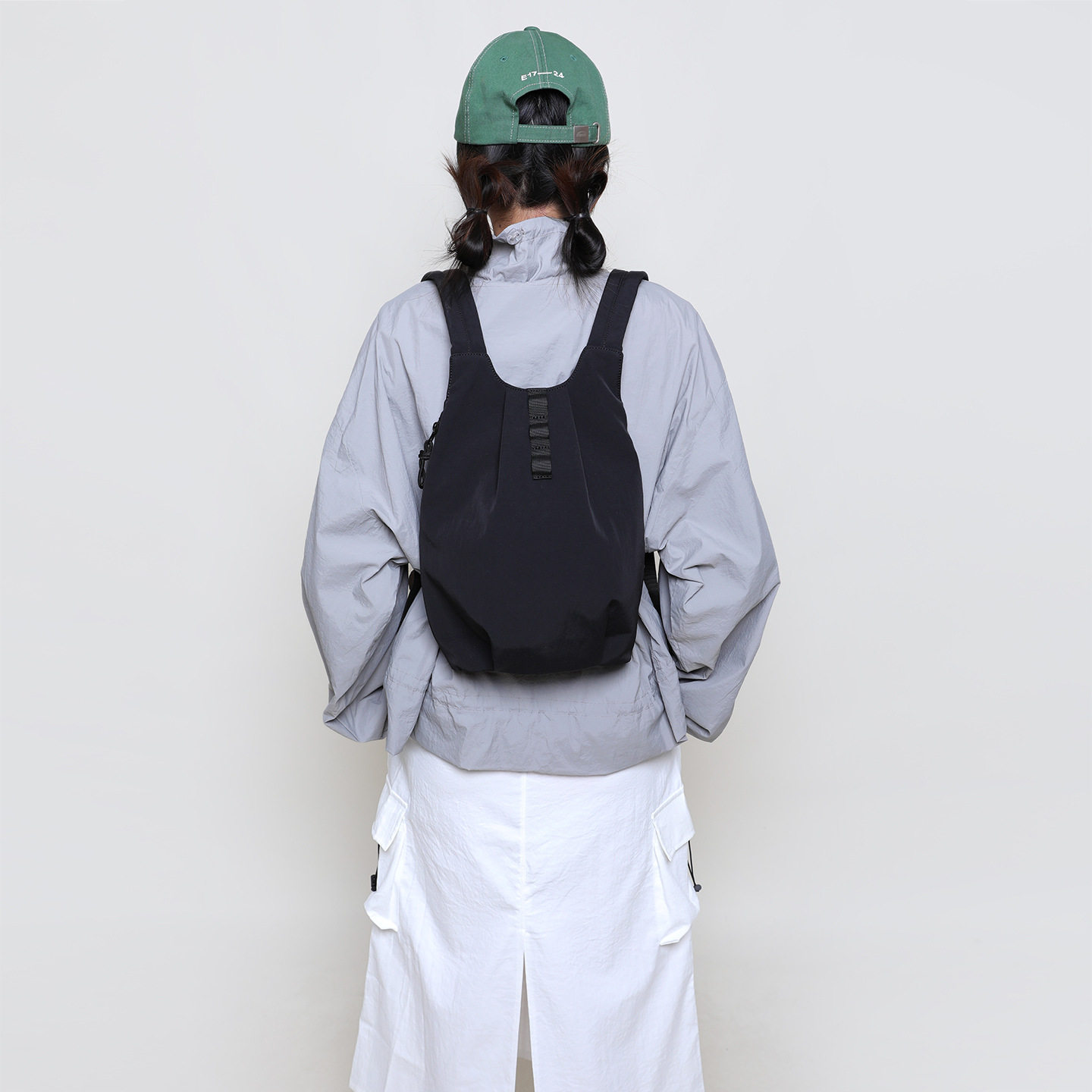 Lightweight outdoor backpack for men and women, niche vest backpack, mountaineering, cycling, travel, small school bag, cross-border