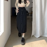 Весенняя черная дизайнерская длинная юбка, джинсовая юбка, 2025 года, тренд сезона, с акцентом на бедрах, высокая талия