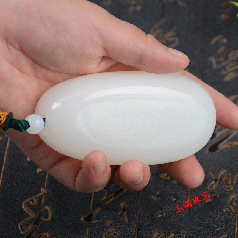 Hetian jade handle piece, bare stone jade, suet fat, white jade document play piece, the seed material is round and delicate