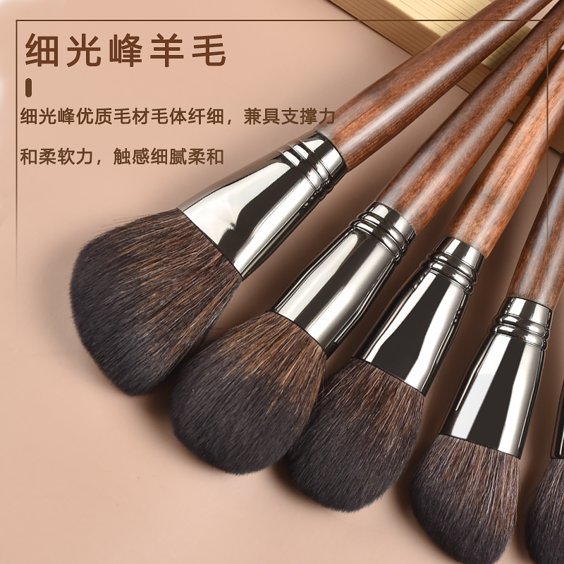 彩妆工具怎么选？新手必看的保姆级工具清单+图解！