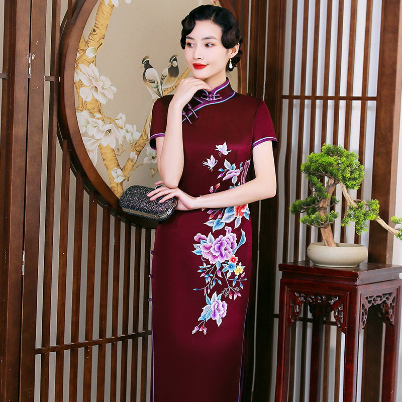 Chinese classic hand-pushed embroidery qipao long version short sleeve wine red upscale Summer Chinese retro embroidered daily opening