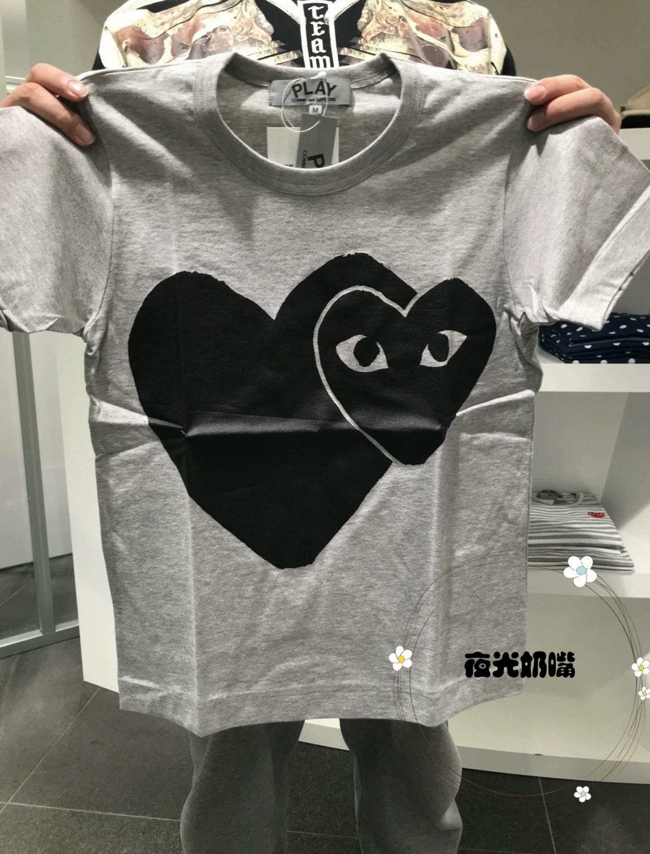 [Свет в темноте соска] подлинная японская CDG Rei Kawakubo PLAY магазин ограниченная серая футболка с коротким рукавом