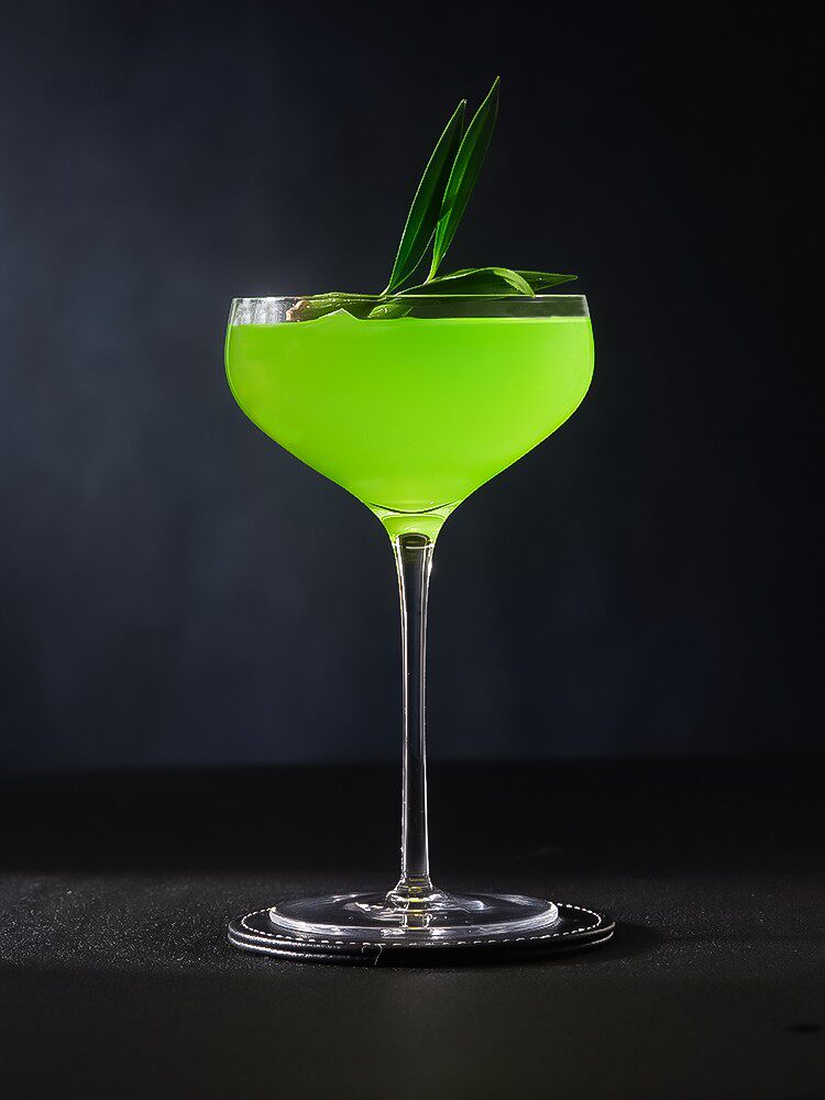 Red - free crystal Martini thin 220 ml high - foot translucent butterfly - shaped champagne cocktail glass