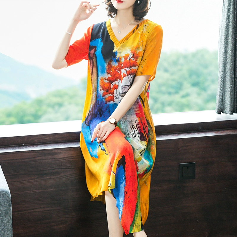 Mùa xuân và mùa hè năm 2020 phụ nữ mới V-cổ dâu in lụa retro giảm béo khí chất nhẹ sang trọng giữa váy lụa dài - váy đầm