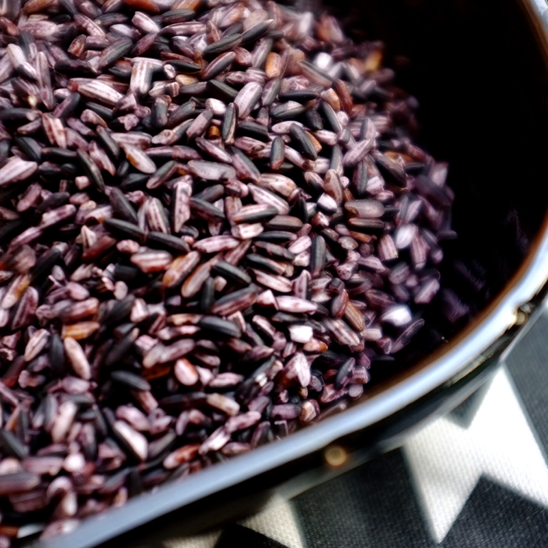 Auntie Zhao (New Rice) is quick-cooked, fragrant and glutinous, low-yielding high-mountain purple rice in high-mountain production areas, rich in rice oil, soft and glutinous quickly