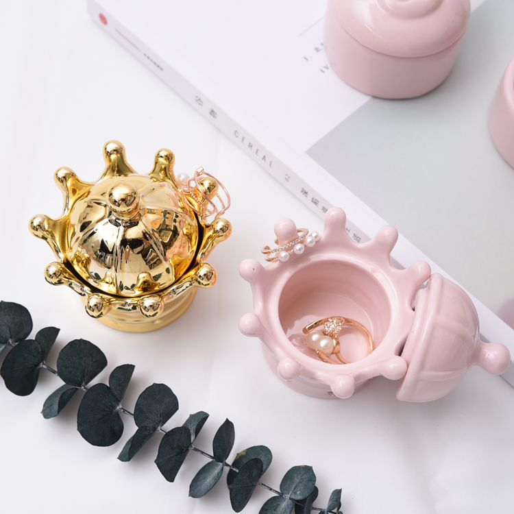 Ceramic crown plate decorative candy storage box decorative basin necklace ring ear pin pink bear jewelry box wedding