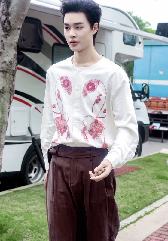 Kechun's Same Style】New Round-Neck White Shirt for Men, Long-Sleeved Loose Printed Cotton Top, Casual Shirt