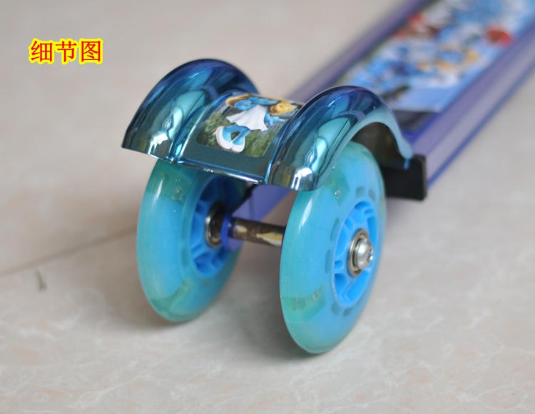 Bé vận chuyển hai vòng ba bánh xe ván trượt phụ tùng PU câm bánh xe đèn flash đàn hồi cao trong suốt ròng rọc đường kính 10 cm xe địa hình trẻ em