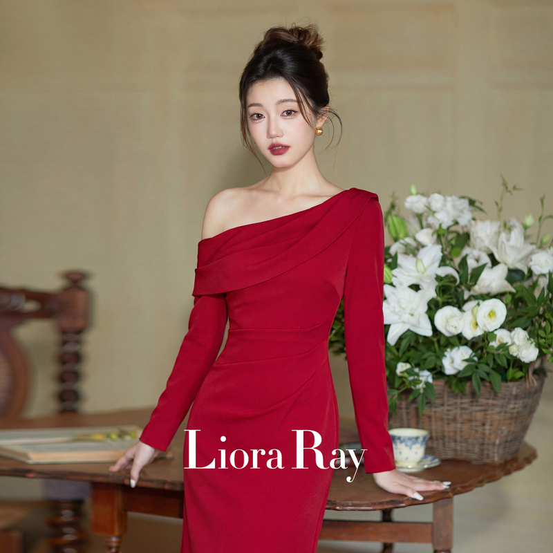 Liora Ray's "Ode" High-End Engagement Dress Is a Stunning Off-Shoulder Long-Sleeved Bridal Wedding Toast Dress for Women Liora Ray's "Ode" High-End Engagement Dress Is a Stunning Off-Shoulder Long-Sleeved Bridal Wedding Toast Dress for Women
