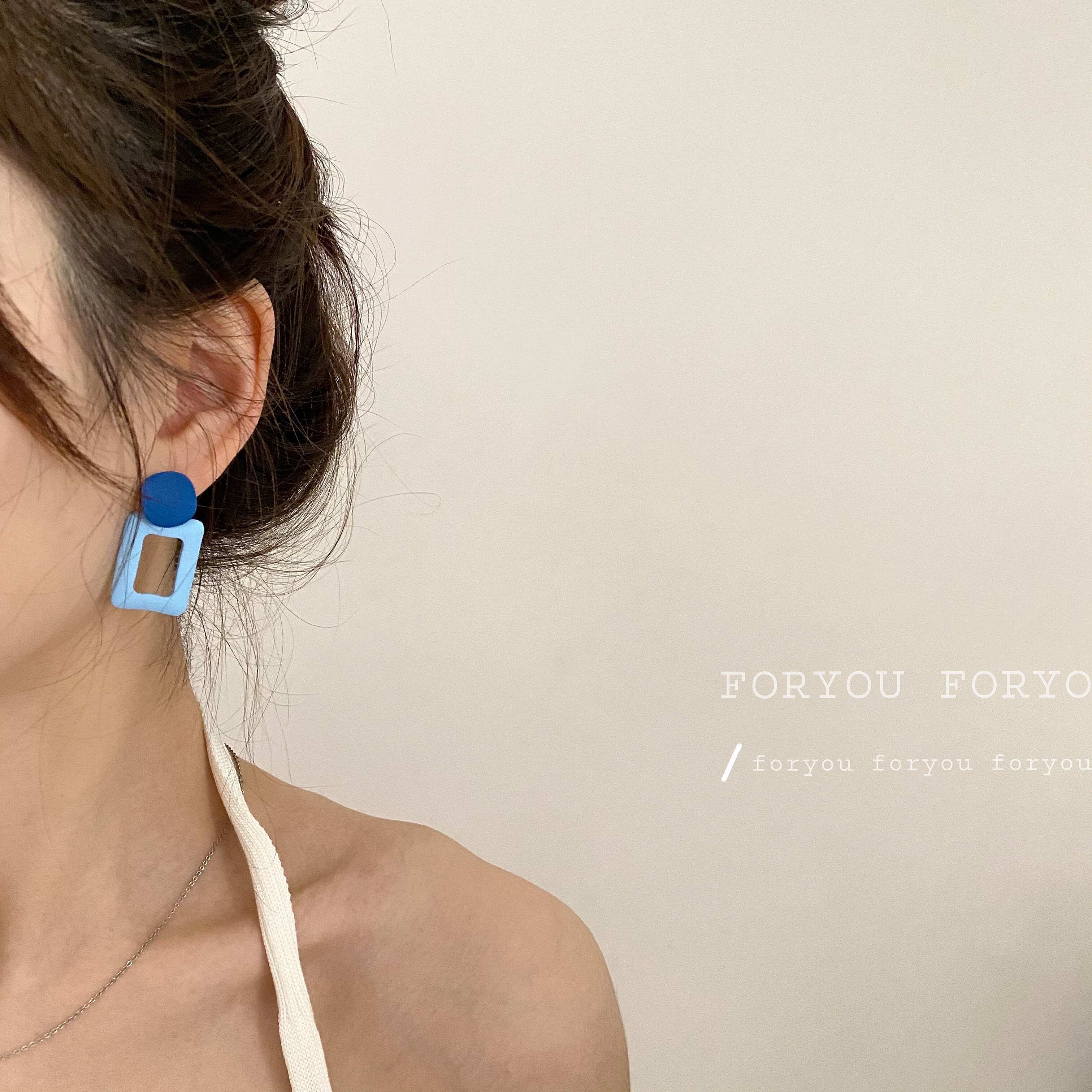 I love this blue ~ white and thin irregular long spray paint summer bright earrings silver needle nails without ear holes