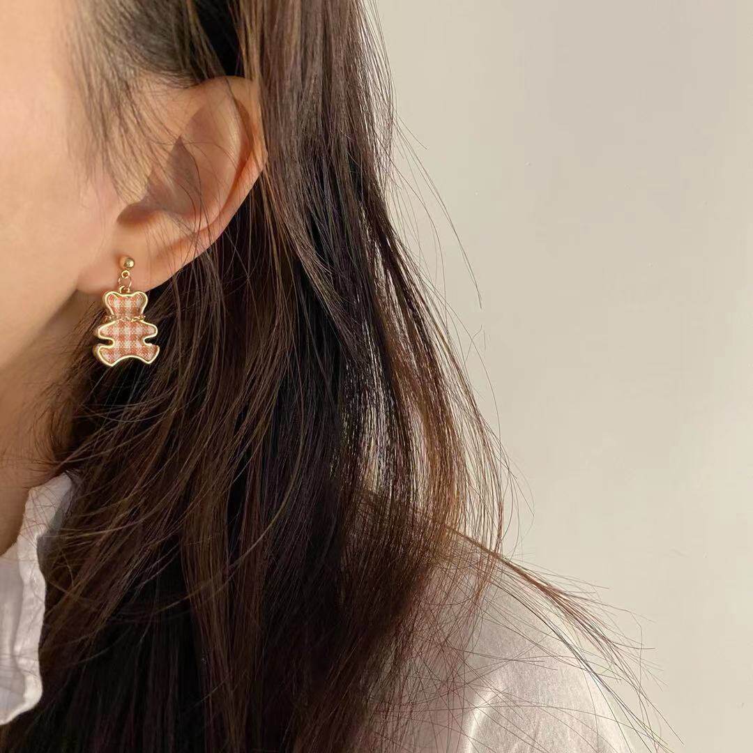 Birandy Korean version of cute little Bear Earrings Girl Wind Square Grid Earbuds S925 Silver Needle Earnter Ear Clip