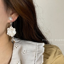 Retro temperament Pearlized Flowers Earrings Flower Earrings Long supersenssen Ears Pendant palace Palace Wind Crystal Earrings New Tide Ear Clip
