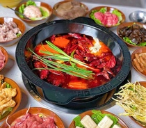 Chongqing Sichuan Commercial old hot pot not stained with enamel flat bottom pan cooked iron Jiugong Yuanyang pot primary and secondary pot clear soup pot