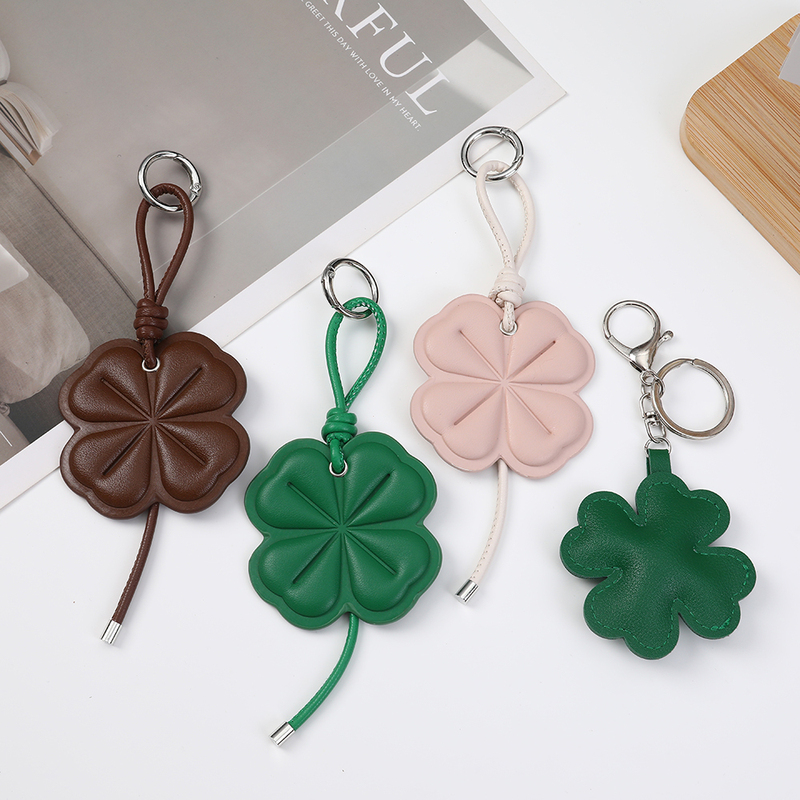 Vintage Leather Four-Leaf Clover Lucky Charm Bag Pendant Simple Versatile Keychain Bag Accessory Ins Style Vintage Leather Four-Leaf Clover Lucky Charm Bag Pendant Simple Versatile Keychain Bag Accessory Ins Style