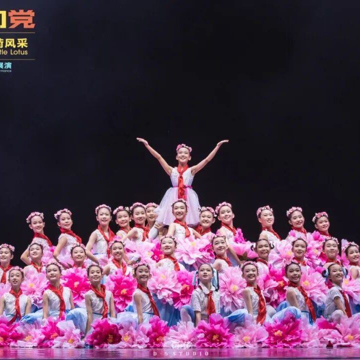 The 11th Xiaohe style grows up in the arms of the motherland, children's costumes, princess tutu dance costumes