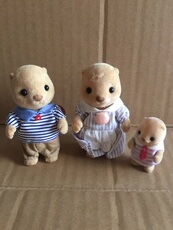 Игрушки-животные 日本epoch 森林家族玩具 sylvanian families 海狸三口（有瑕疵）