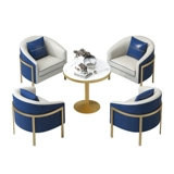 Светлый таблица переговоров по продажам на роскошном офисе и гостевой прием гостевой зоны гостевой зоны.