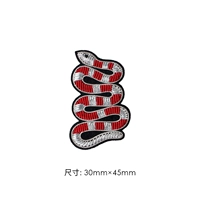 Красная узорная змея, отличный благоприятный год змеи