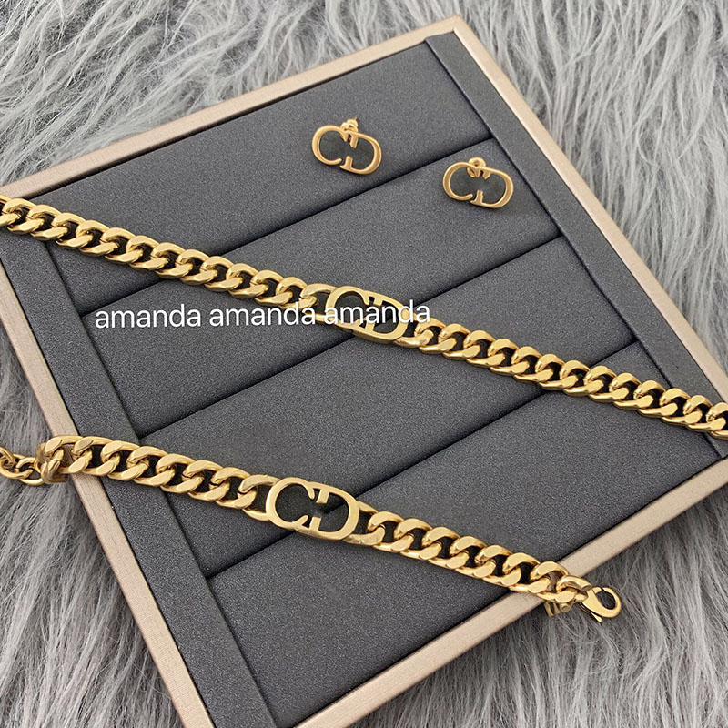 2020 New Retro d-letter clavicle necklace for women versatile simple net red pop style exquisite and small earrings