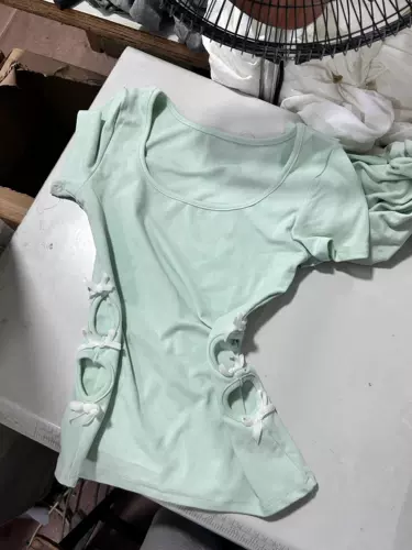 Сексуальная короткая приталенная футболка с коротким рукавом с бантиком