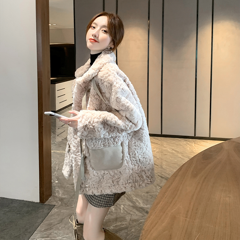 Lamb wool coat woman short winter Korean version loose 2021 new fur and fur integrated hair wool big coat thickness