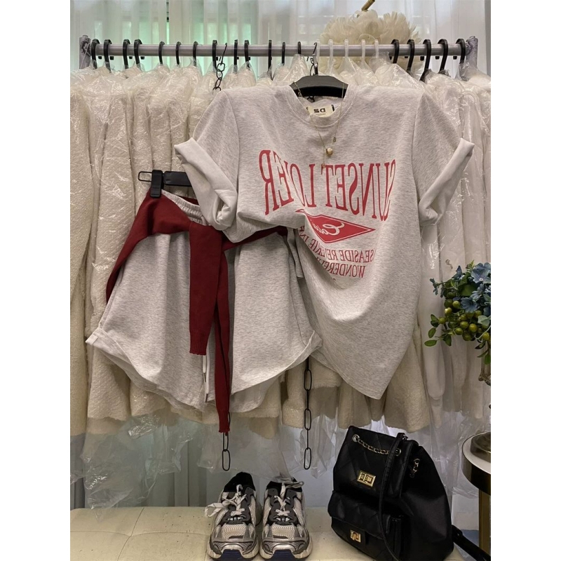 Plus Size 1.0-150kg American Style Sports Suit for Women, Summer Loose, Slimming Look and Versatile Short-Sleeved T-Shirt and Shorts, Casual Two-Piece Set Plus Size 1.0-150kg American Style Sports Suit for Women, Summer Loose, Slimming Look and Versatile Short-Sleeved T-Shirt and Shorts, Casual Two-Piece Set