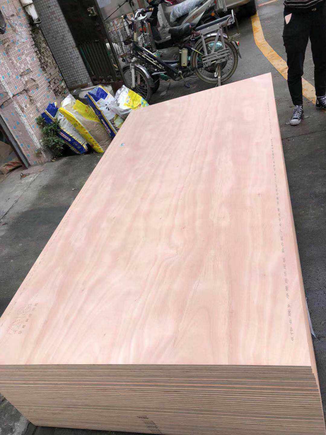 Plywood for plywood