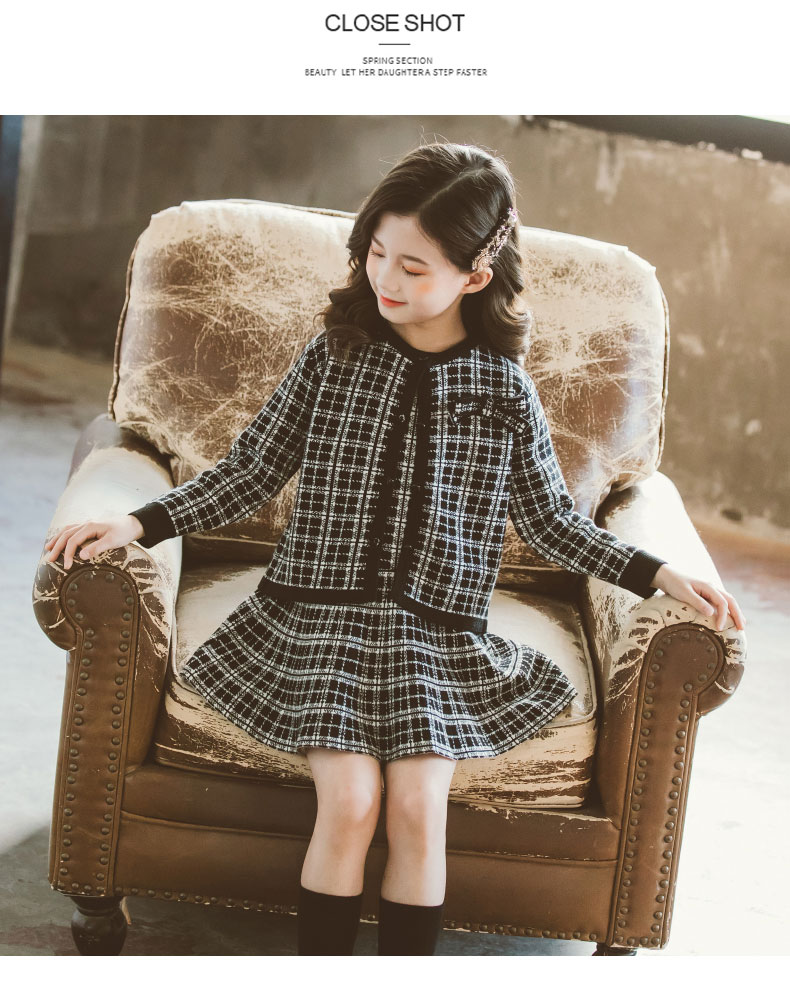 South Korea 2022 Qiushi girl's small fragrant name Yuanyuan Temperament Suit Black And White Plaid and Dress Foreign Pie 2 sets