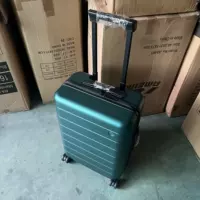 Темно-зеленый