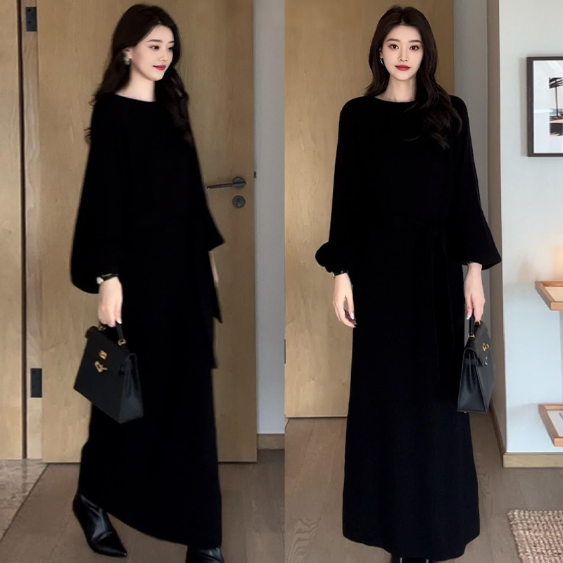 Black Lantern Sleeve Sweater Long Dress for Women 2026 New Winter Inner Wear Elegant Commuting Hepburn Style Little Black Dress