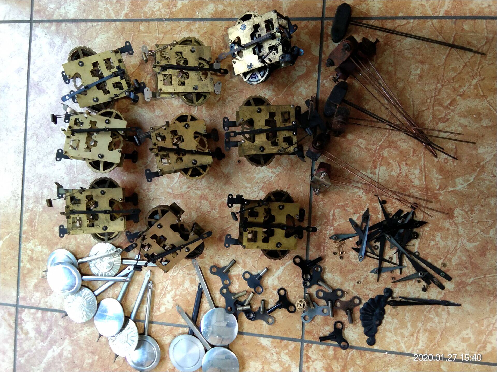 Antique collection 70-80s old mechanical clock wall clock accessories movement pendulum winding key hour hand etc.