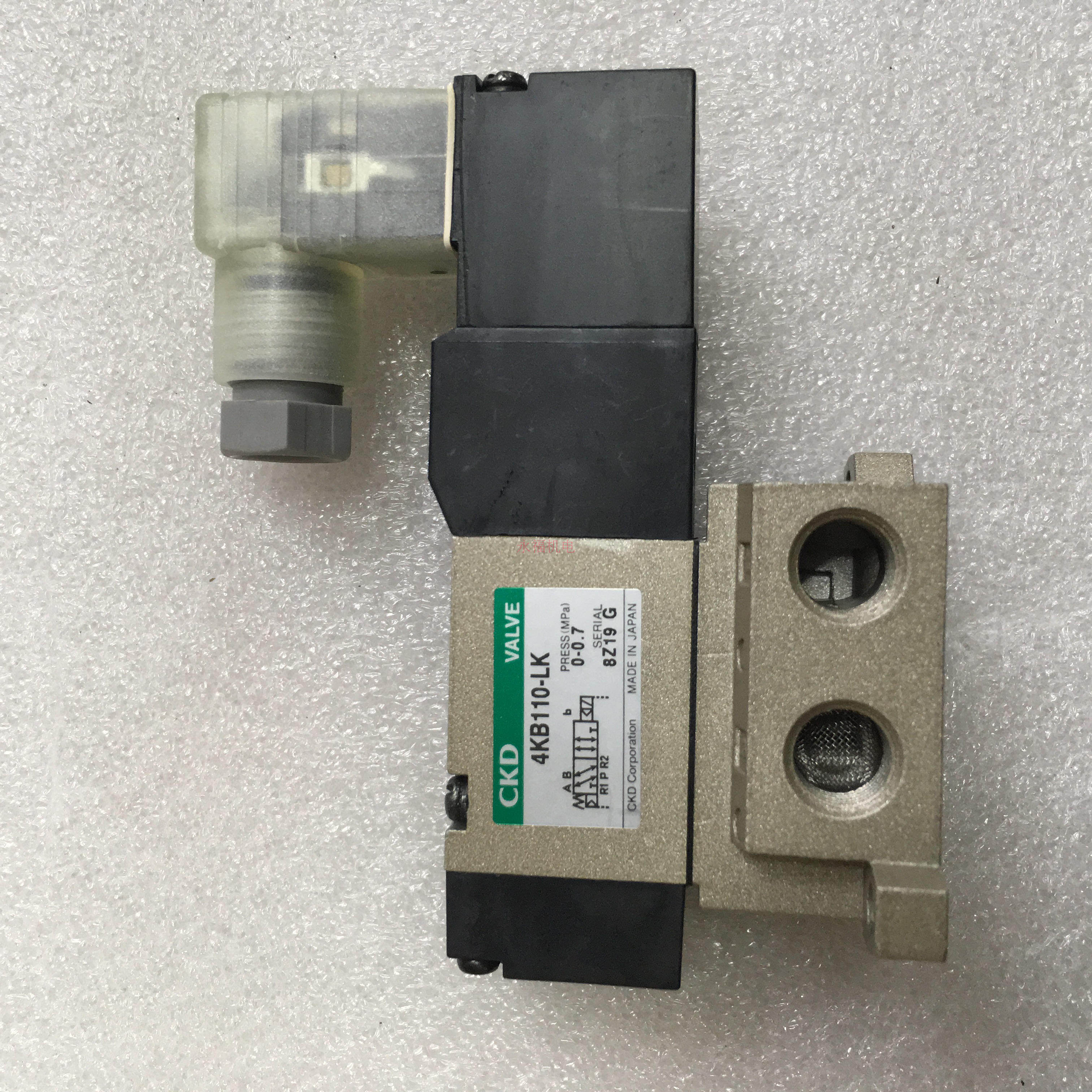 4KB110-06-LK-DC24V Japanese CKD solenoid valve is a new product of original factory